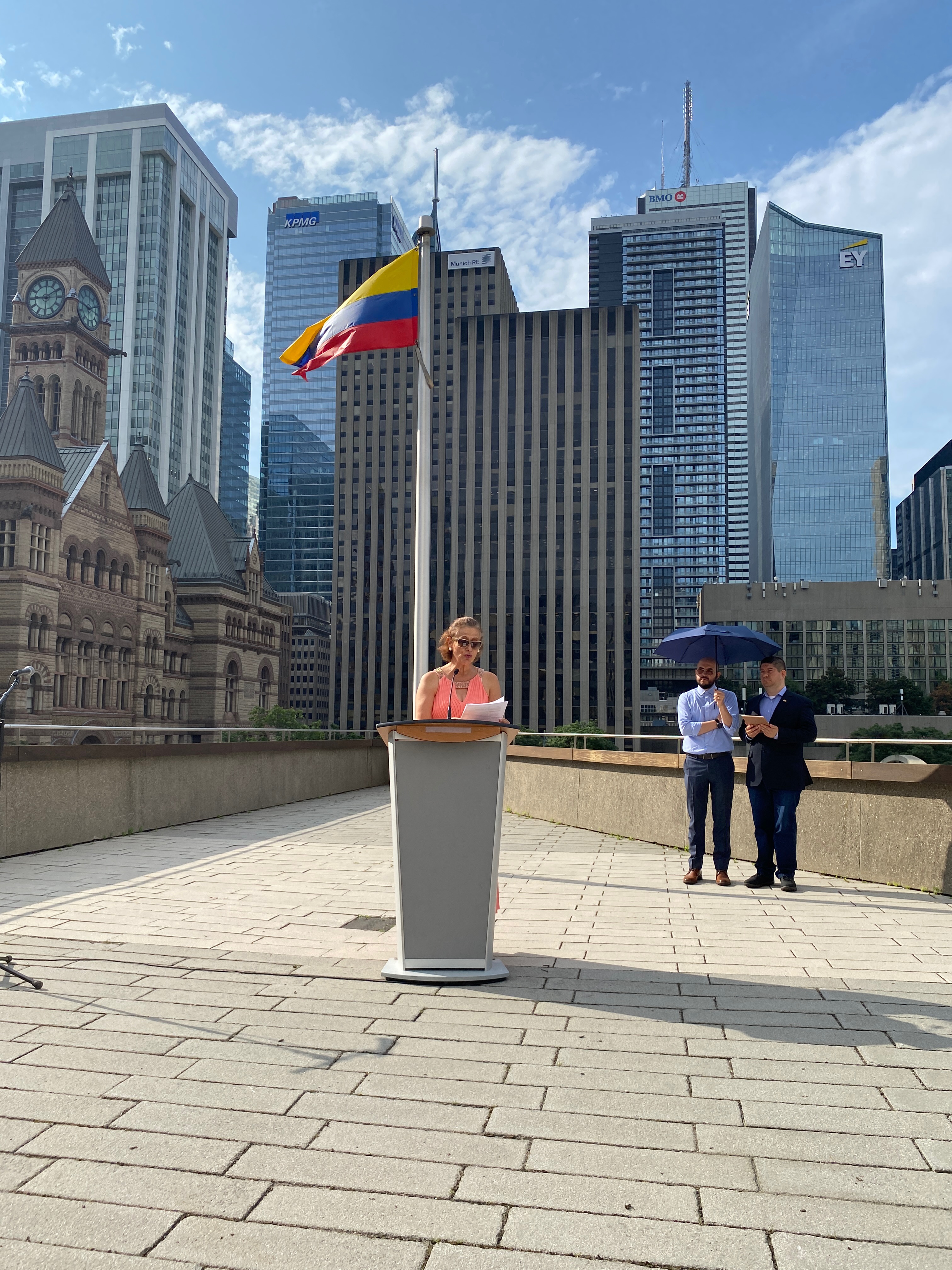 Bandera colombiana fue izada en el City Hall de Toronto