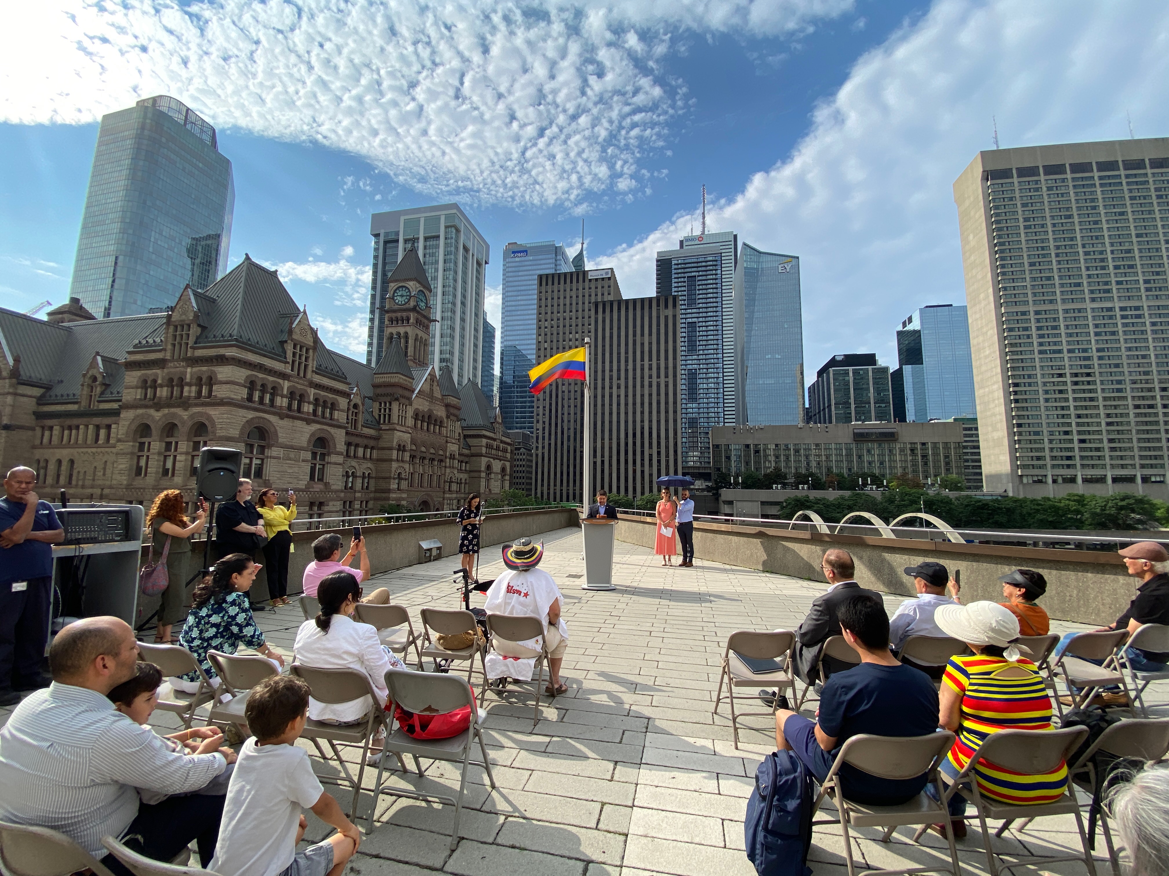 Bandera colombiana fue izada en el City Hall de Toronto