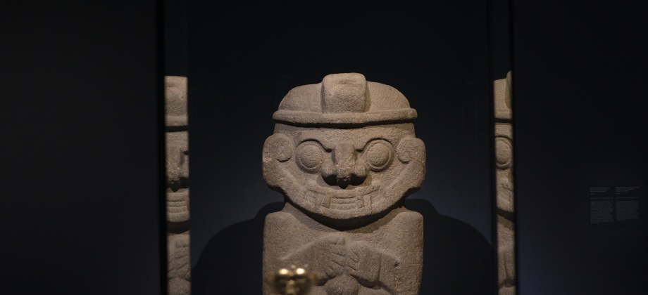 Escultura megalítica de San Agustín mezcla felino y humano, 100-900 años AC.