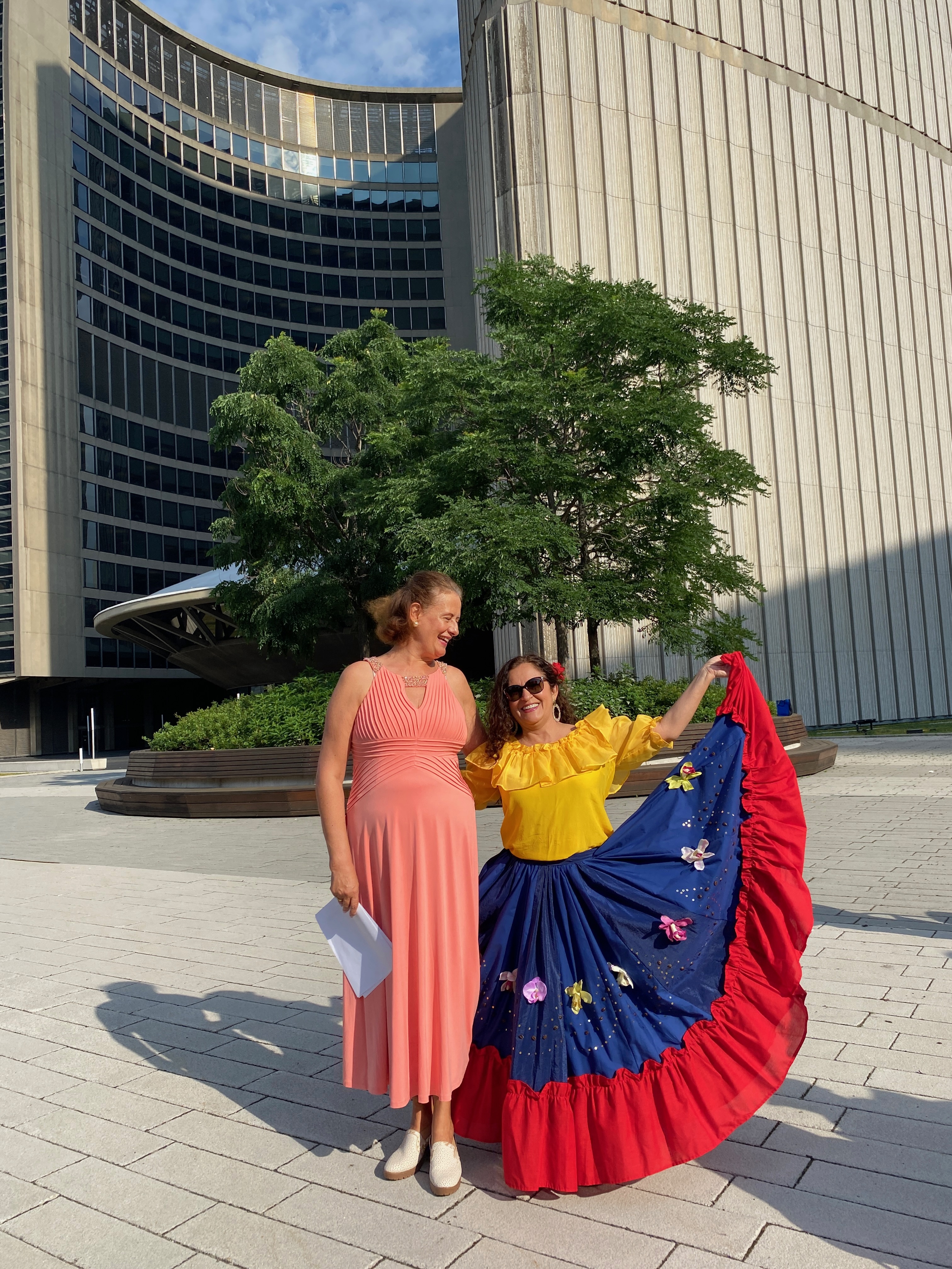 Bandera colombiana fue izada en el City Hall de Toronto