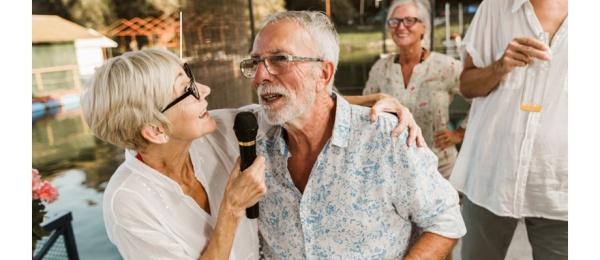 Tardes de Karaoke para Adultos Mayores en el Consulado General de Colombia en Toronto el 12 de agosto de 2025